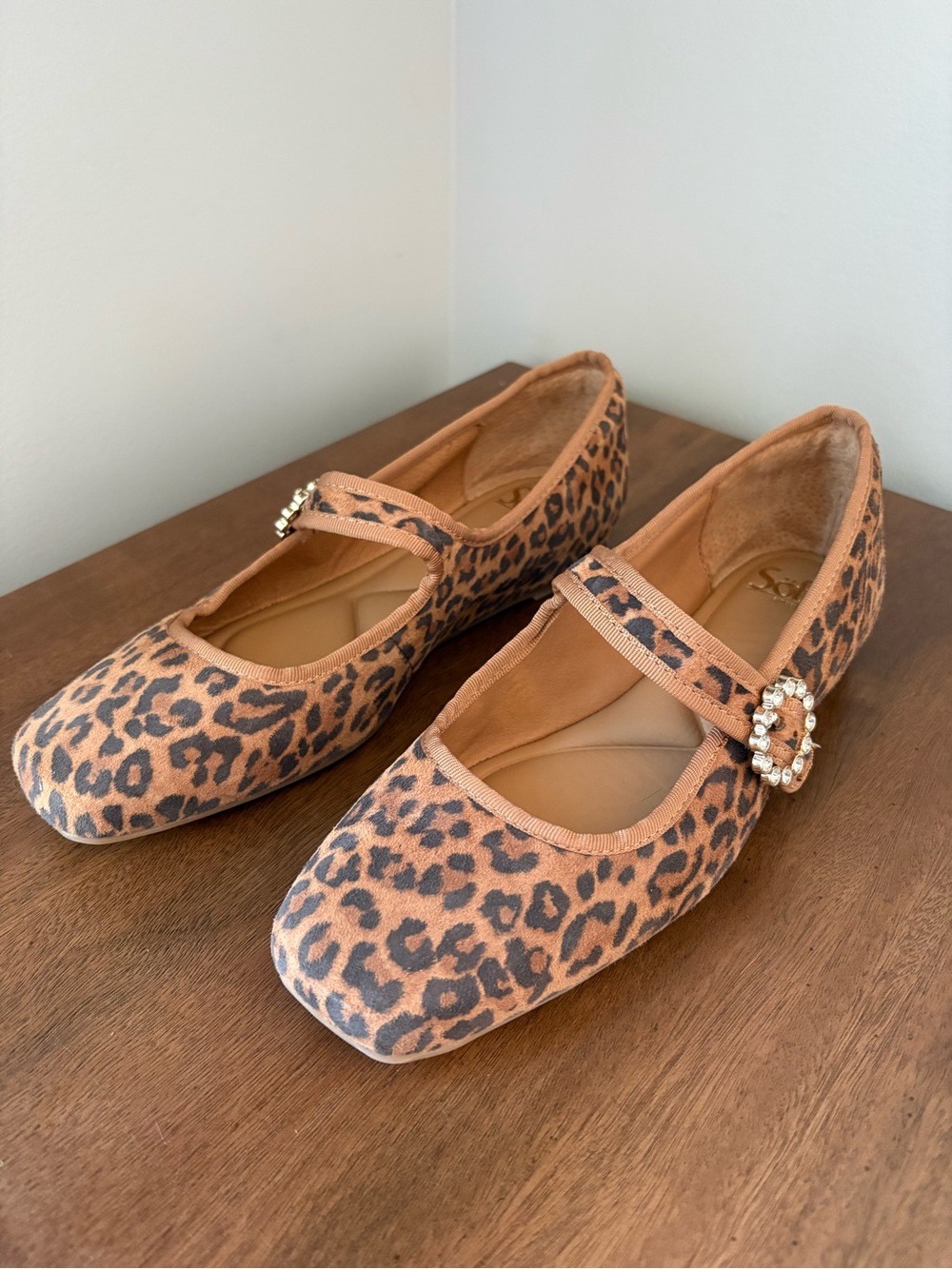 NWOT Söfft Peyton Leopard Suede Rhinestone Mary Jane Flats 9.5